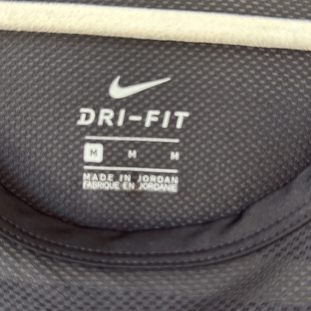 Nike Women's Black Mesh Crop Top! - Picture 5 of 6